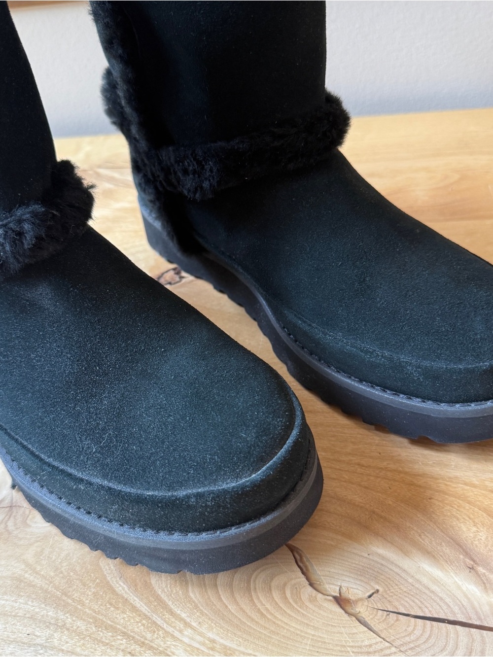 UGG AUSTRALIA BLACK SUEDE CLASSIC BOOT PULL ON FLAT SN 1112500 WINTER COZY W 9 - Picture 5 of 12